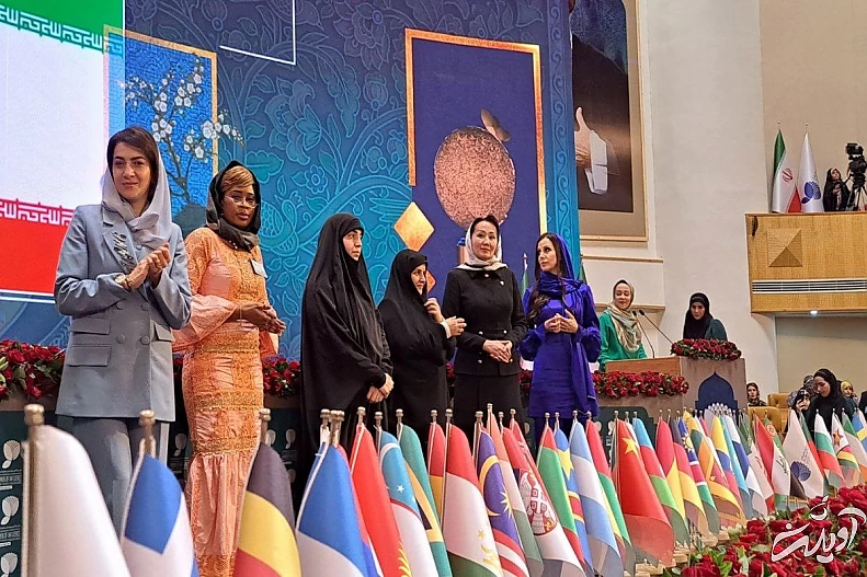 دورهمیِ پر هزینه خانم بلاگر لبنانی در کنار همسر رئیسی!